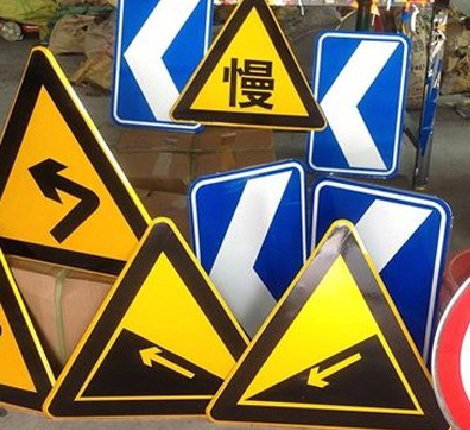  南陵标识标牌中颜色的确定是很重要的。